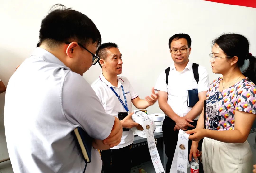 接待东莞松山湖科教局向导来我司工厂视察，，，指导事情！